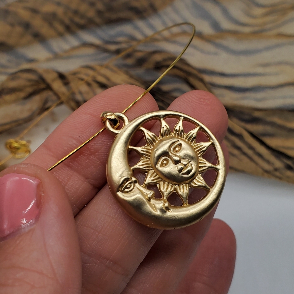 SUN MOON KISS Yin Yang Man Women LOVE Boho Pendant Gold Necklace